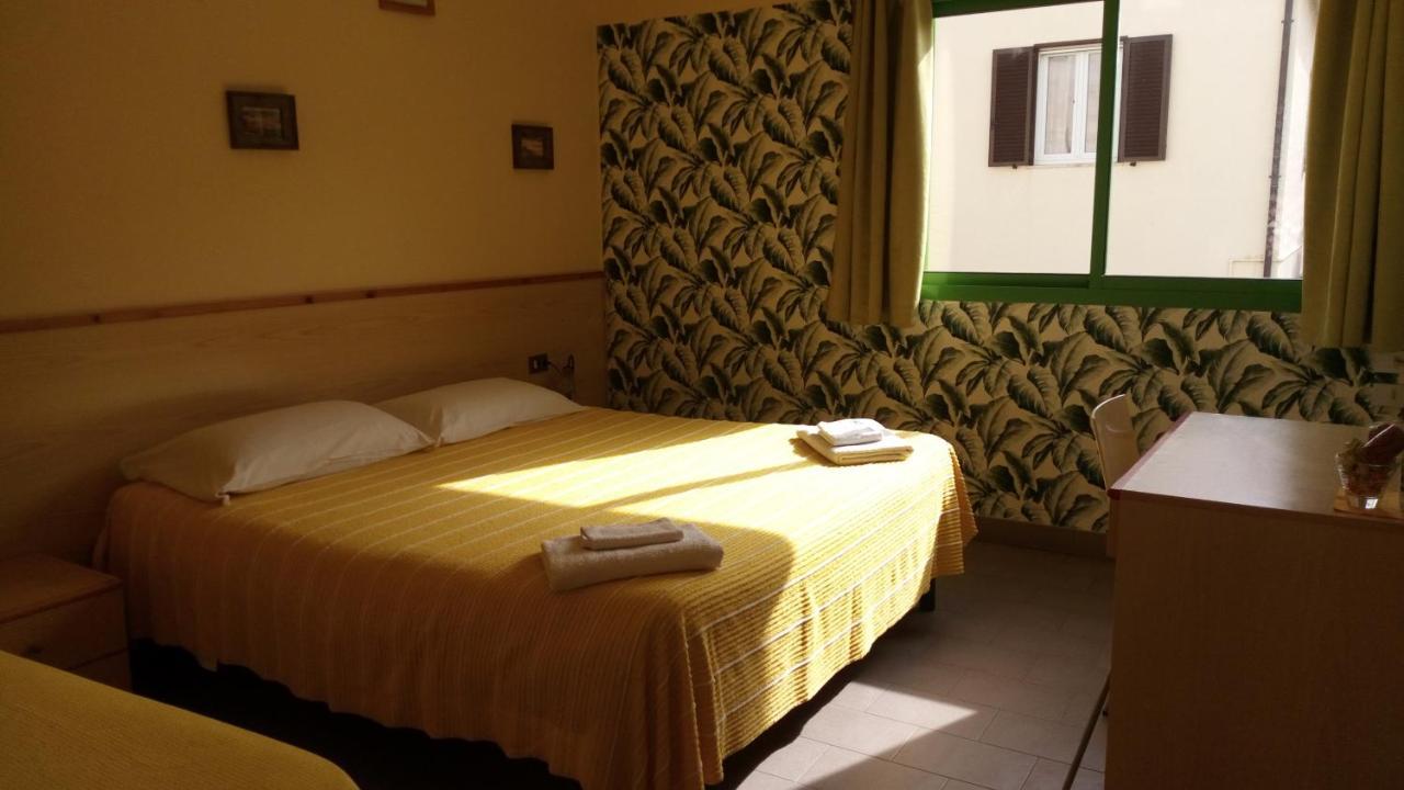 Hotel Lupo Di Mare Марина-ди- Кастаньето Экстерьер фото
